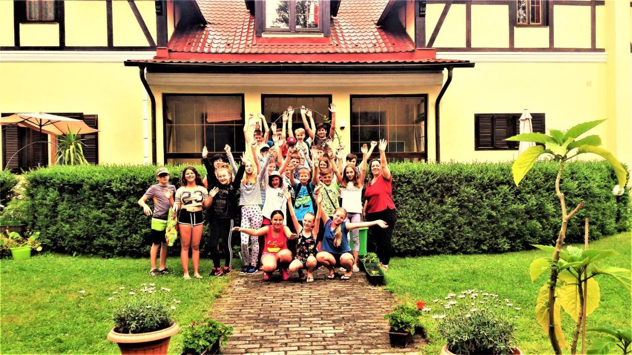 Penzión Pod orechom Turčianske Teplice Exterior foto