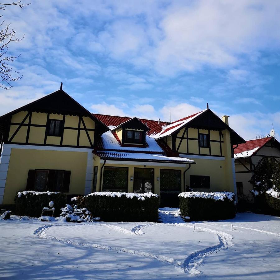 Penzión Pod orechom Turčianske Teplice Exterior foto