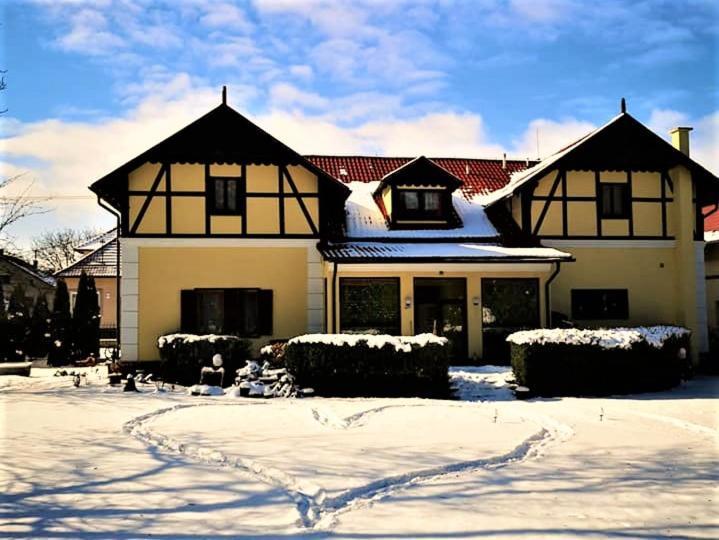 Penzión Pod orechom Turčianske Teplice Exterior foto